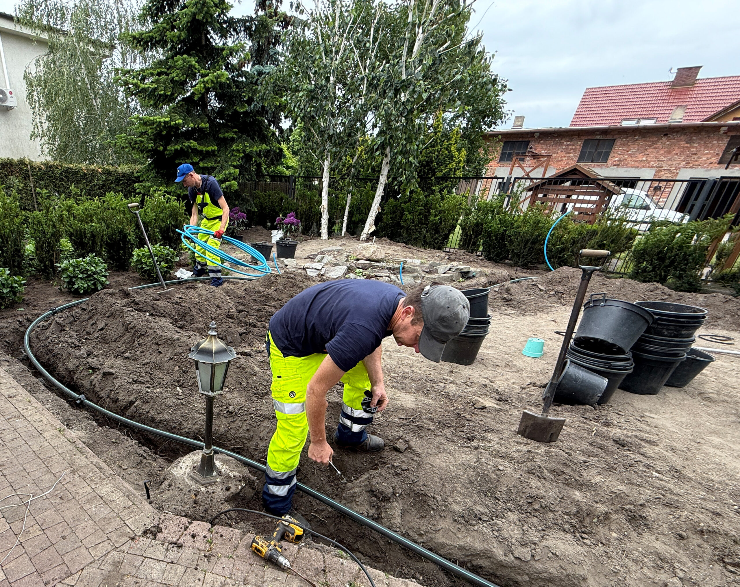 Prowadzenie automatycznego nawadniania w ogrodzie w Kaliszu